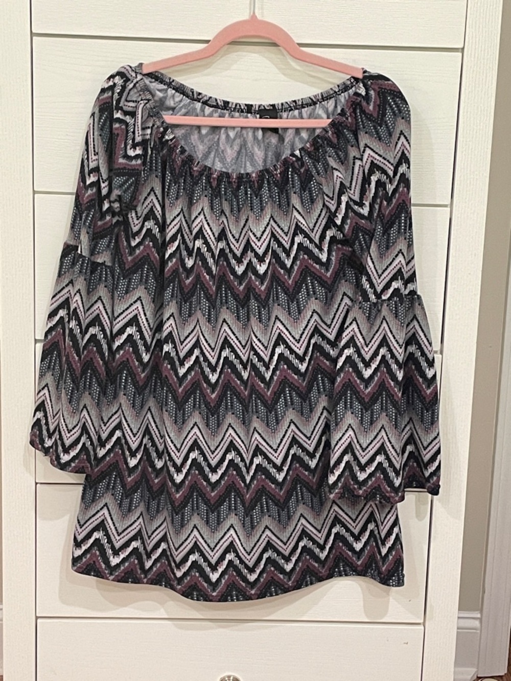 Women's Chevron Print Peasant Top in Black, Gray & Mauve
